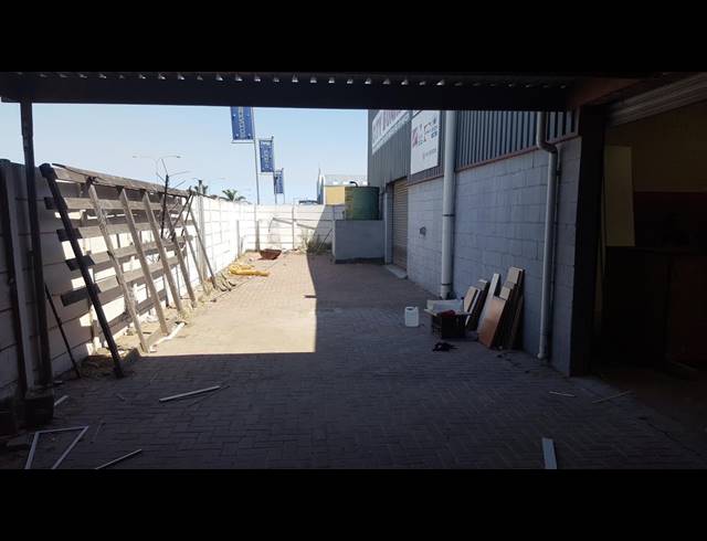 910M² FACTORY TO LET IN STIKLAND